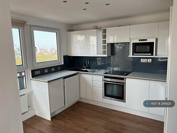 2 Bedroom Penthouse To Rent In Regina Point, London, SE16