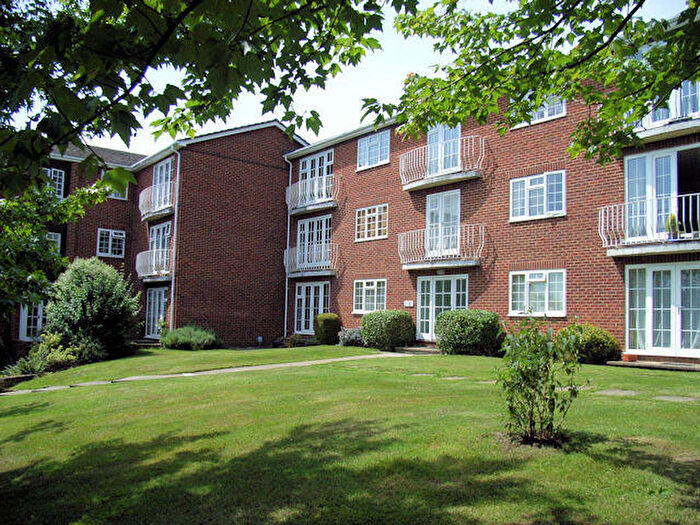 2 Bedroom Flat To Rent In Belgrave Manor, Woking, GU22