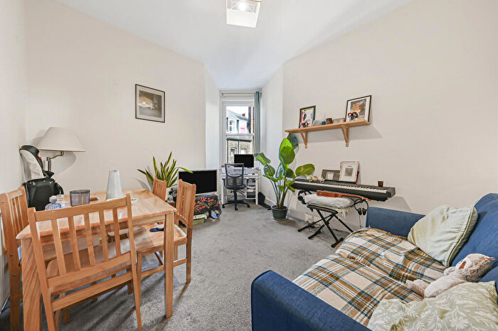 1 Bedroom Flat To Rent In Lurline Gardens, London, SW11