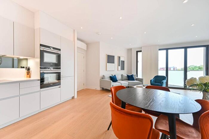 2 Bedroom Flat For Sale In Finchley Road, Golders Green, NW11