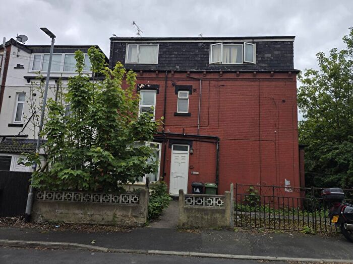 4 Bedroom End Of Terrace House For Sale In Woodview Road, Leeds, West Yorkshire, LS11