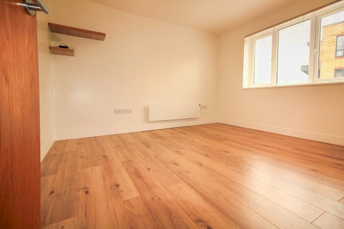 2 Bedroom Flat To Rent In Runnymede, London, SW19