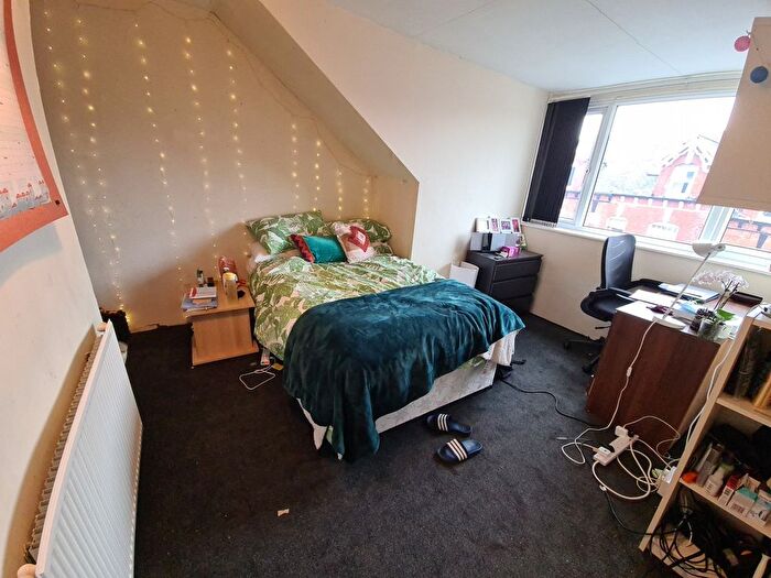 3 Bedroom Semi Detached House To Rent In Hessle Mount, Leeds, LS6