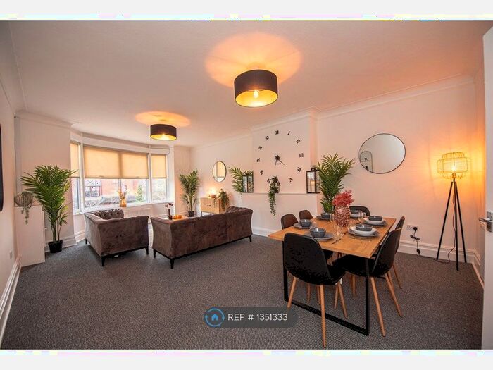2 Bedroom Flat To Rent In Birkenhead Road, Hoylake, Wirral, CH47