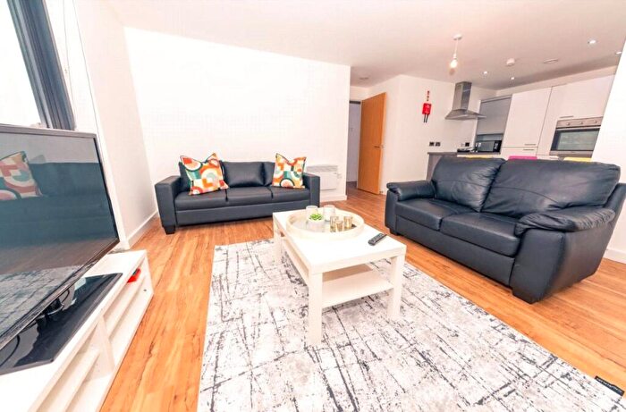 3 Bedroom Flat To Rent In The Courtyard, Stanhope St, Liverpool, L8