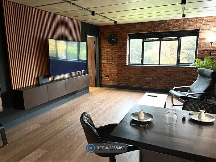 3 Bedroom Flat To Rent In Pampisford Road, South Croydon, CR2