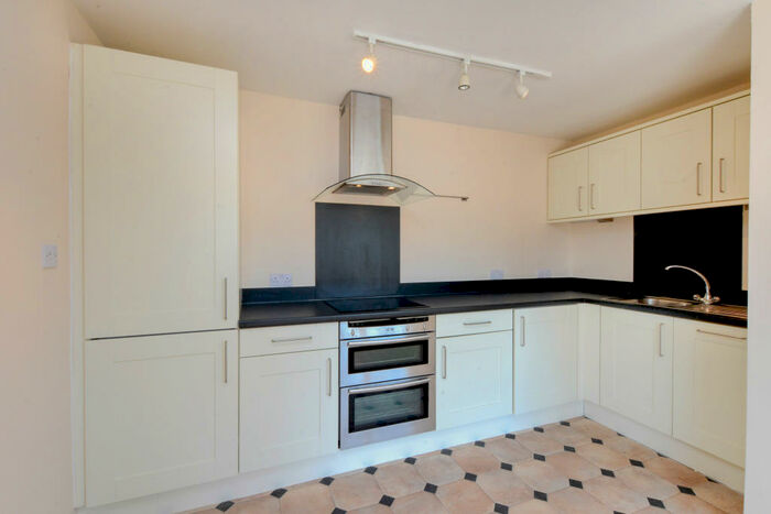 2 Bedroom Property To Rent In Upper Town Centre, Guildford, GU1