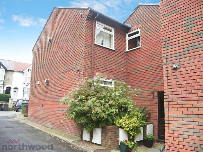 Studio For Sale In New Court Queens Road, High Wycombe, HP13