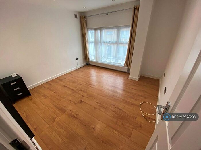 2 Bedroom Flat To Rent In Harringay, London, N4