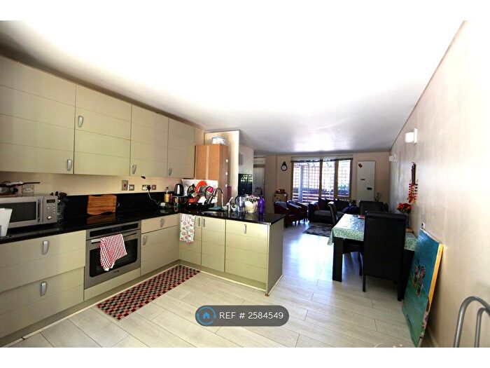 2 Bedroom Flat To Rent In Becquerel Court, London, SE10