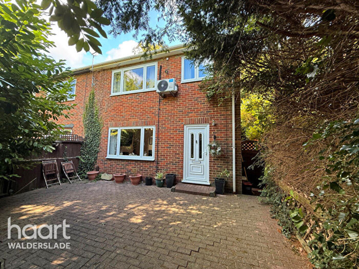 3 Bedroom Semi-Detached House For Sale In Boxley Road, Chatham, ME5
