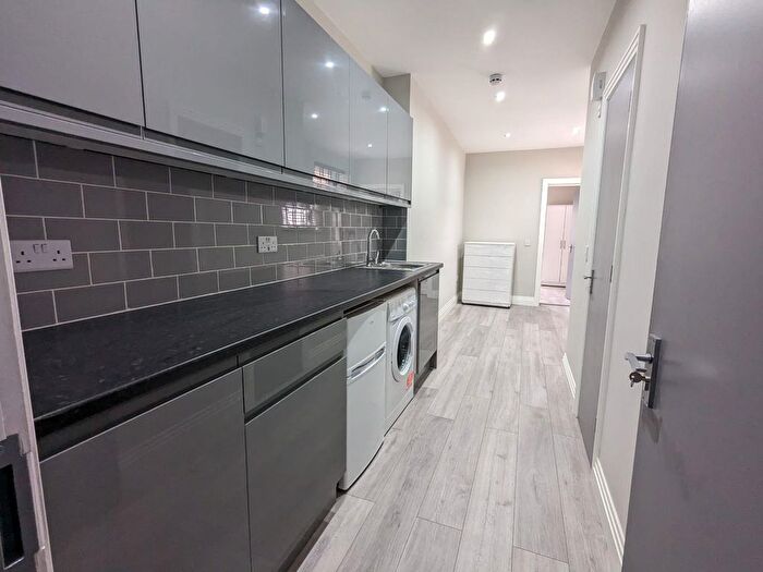 1 Bedroom Flat To Rent In Edgware Road, Cricklewood, London, NW2