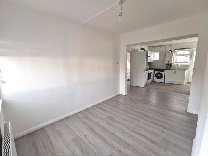 4 Bedroom Apartment To Rent In The Parade, Valley Drive, Gravesend, DA12