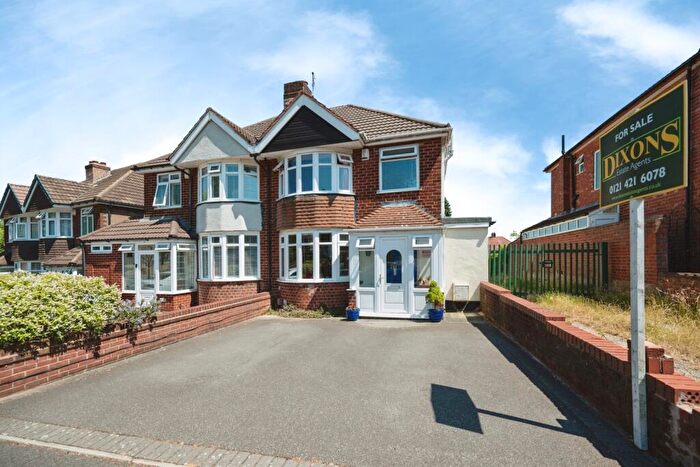 3 Bedroom Semi Detached House For Sale In Walters Road, West Midlands, B68
