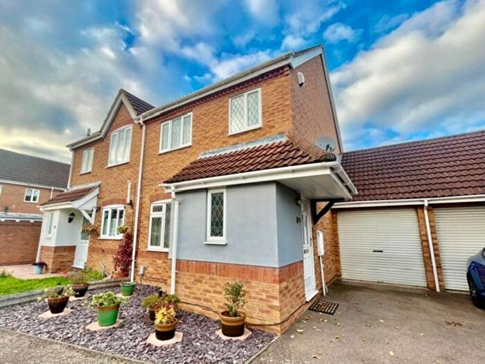 3 Bedroom Semi Detached House For Sale In Kayser Cour, Biggleswade, SG18
