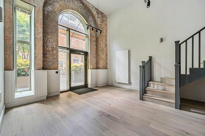 3 Bedroom Maisonette To Rent In Windsor Square, Woolwich, SE18