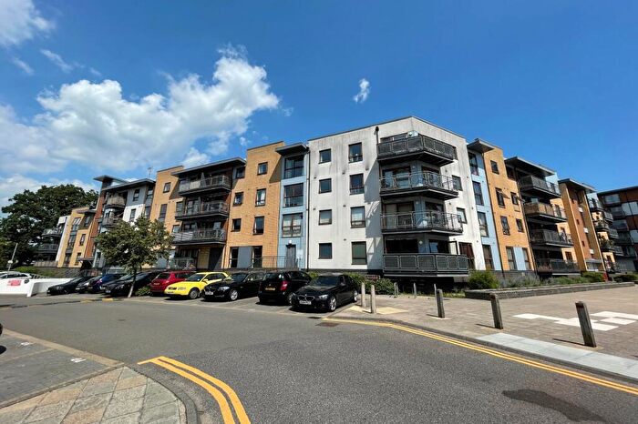 2 Bedroom Apartment To Rent In Commonwealth Drive, Three Bridges, Crawley, West Sussex, RH10