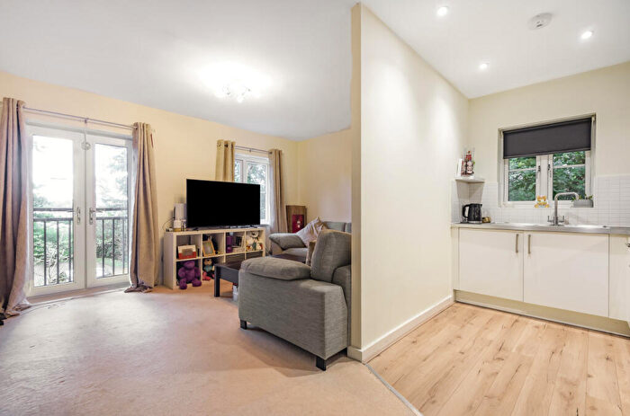 2 Bedroom Apartment To Rent In Ralphs Ride, Bracknell, Berkshire, RG12
