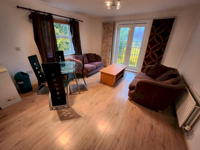 2 Bedroom Apartment To Rent In Bishopdale Court, Halifax, HX1