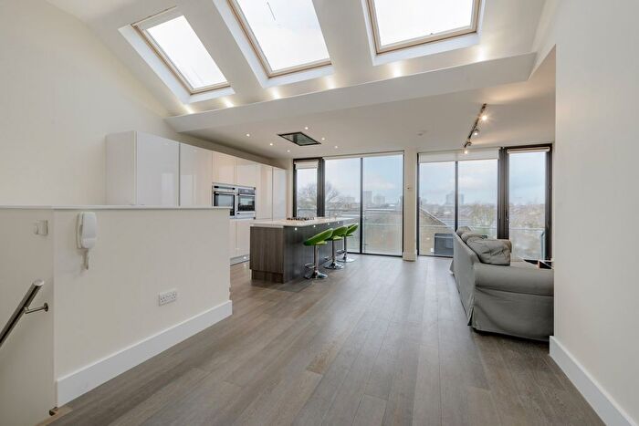 2 Bedroom Flat To Rent In Durham Road, East Finchley, London, N2