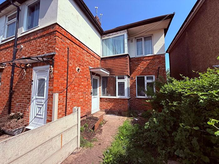 2 Bedroom Maisonette To Rent In New Malden, Greater London, KT3