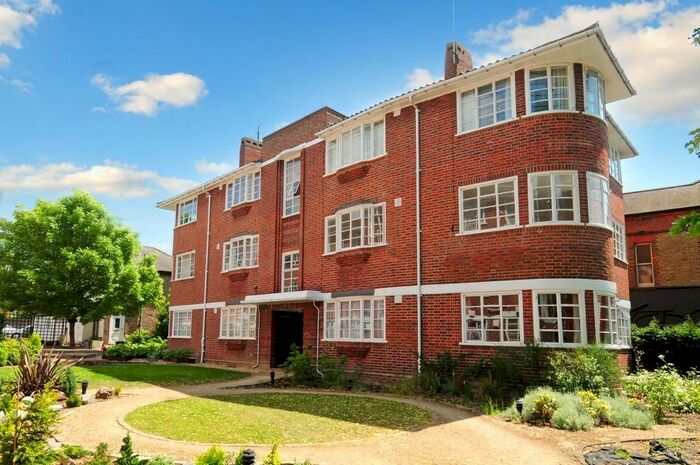 2 Bedroom Ground Flat To Rent In Beaufort Road, Kingston Upon Thames, KT1