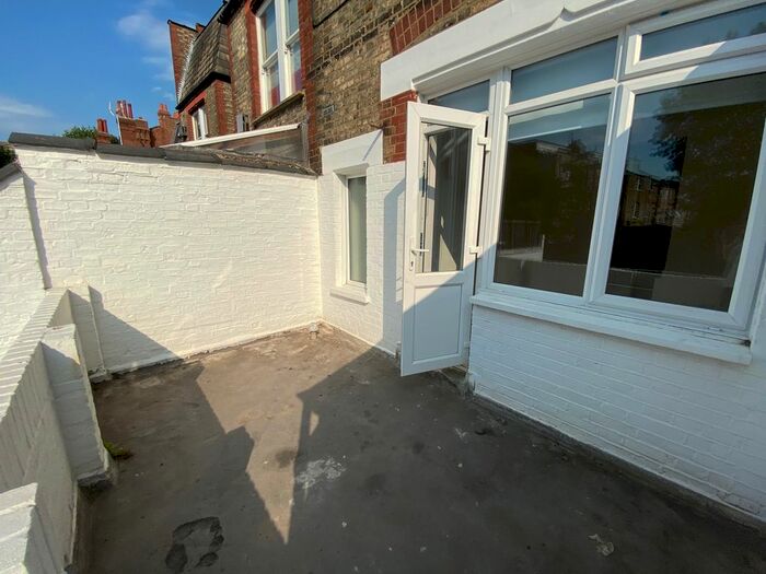 2 Bedroom Flat To Rent In Avenue Mews, Muswell Hill, London, N10