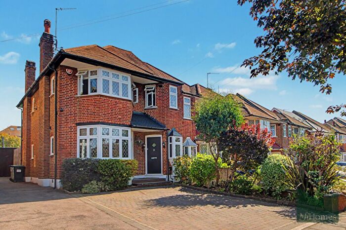3 Bedroom Semi-Detached House For Sale In Abbotshall Avenue, London, N14
