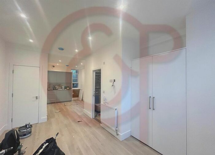 Studio To Rent In York Road, Acton, W3