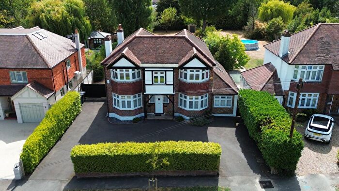 5 Bedroom Detached House For Sale In Gatesden Road, Fetcham, KT22