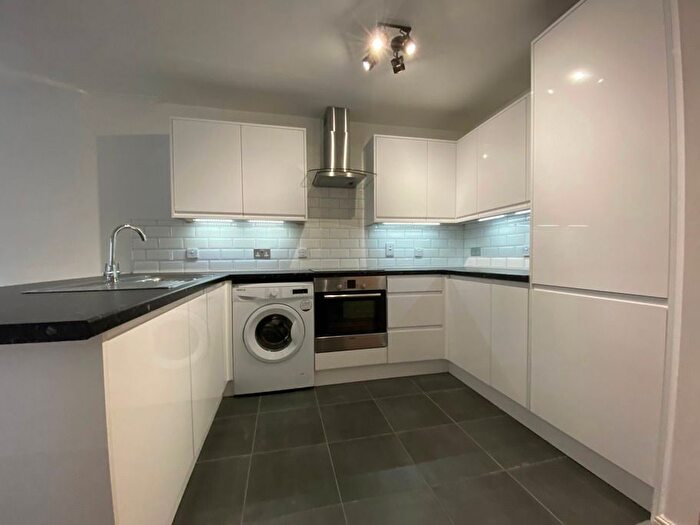 2 Bedroom Flat To Rent In Langtons Wharf, Leeds, LS2