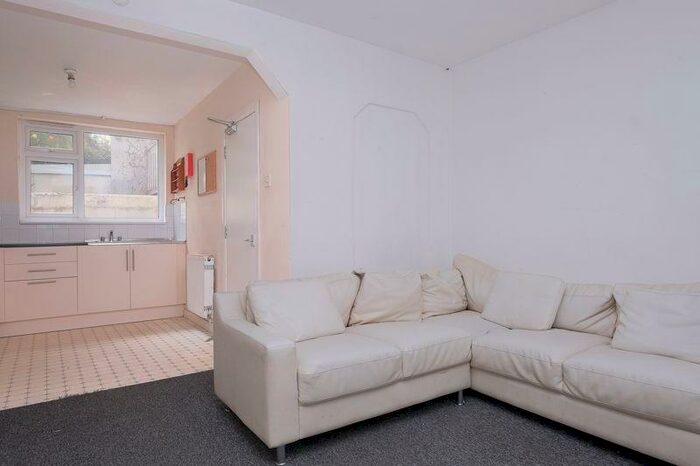 3 Bedroom Detached House To Rent In St Paul's Street, Brighton, BN2