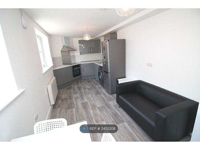 2 Bedroom Flat To Rent In Kingston Road, Portsmouth, PO2
