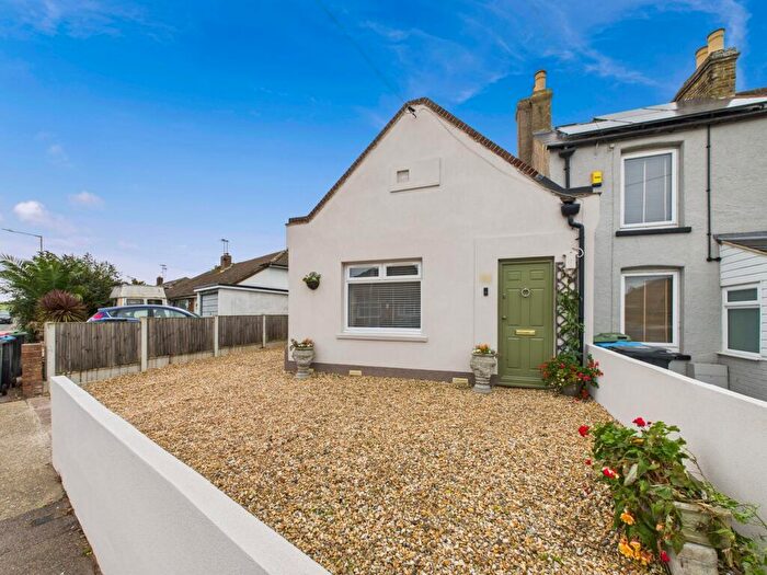 3 Bedroom Semi-Detached Bungalow For Sale In Northwood Road, Broadstairs, CT10