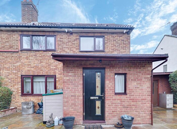 4 Bedroom Semi-Detached House For Sale In Burwood Gardens, Rainham, RM13