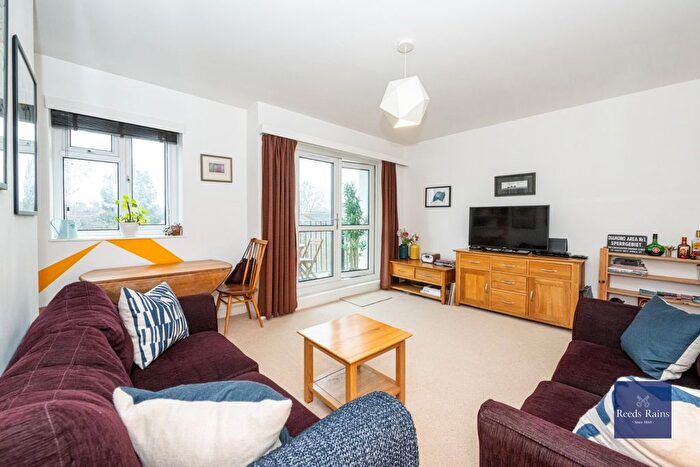 2 Bedroom Flat For Sale In Lambeth Walk, London, SE11