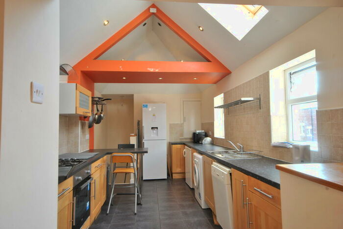 6 Bedroom Property To Rent In Glenthorn Road, Jesmond, Newcastle Upon Tyne, NE2