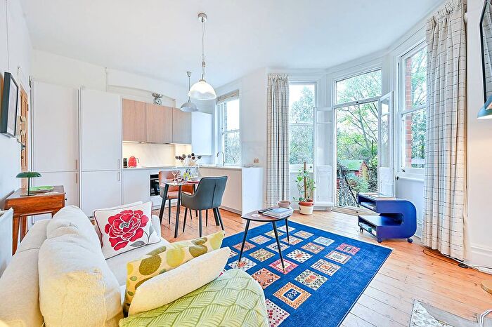 1 Bedroom Flat For Sale In Lammas Park Road, Ealing, London, W5