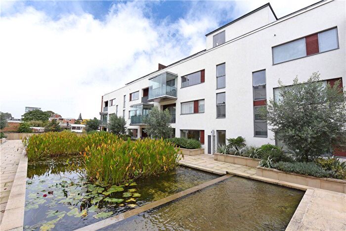 2 Bedroom Flat For Sale In Rayners Road, London, SW15