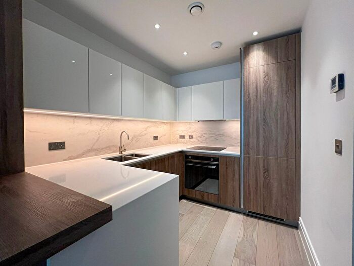 1 Bedroom Flat To Rent In Hamond Court, Queenshurst Square, Kingston Upon Thames, KT2