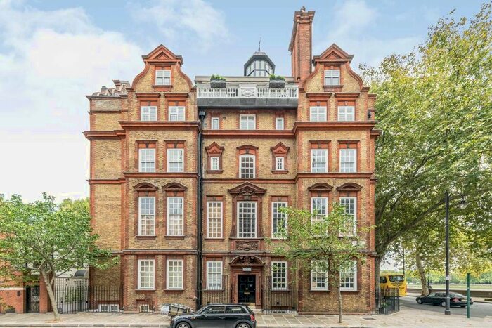 3 Bedroom Flat To Rent In Chelsea Embankment, London, SW3