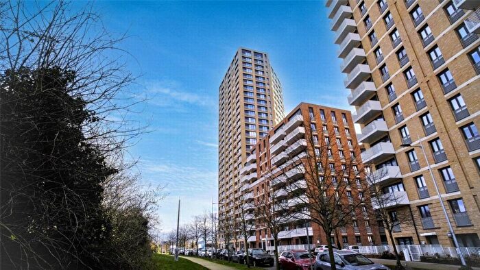 3 Bedroom Apartment For Sale In Lakeside Drive, London, NW10