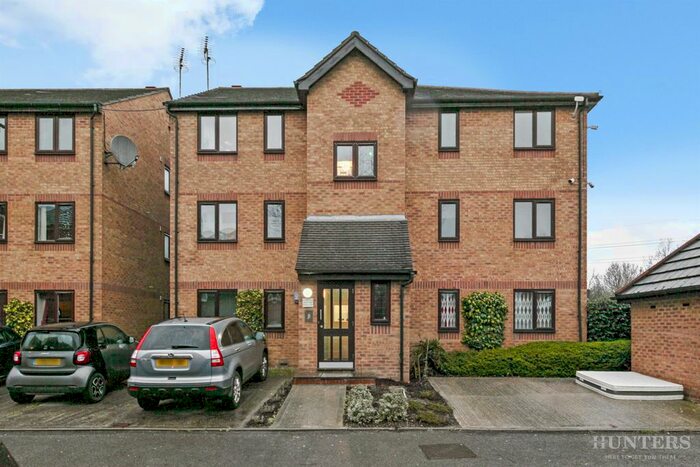 2 Bedroom Flat To Rent In Bream Close, London, N17