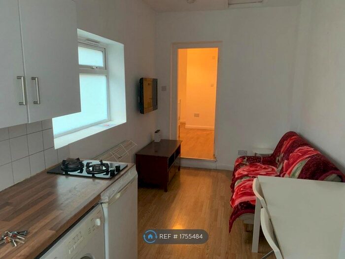 1 Bedroom Flat To Rent In Merton House, London, NW4