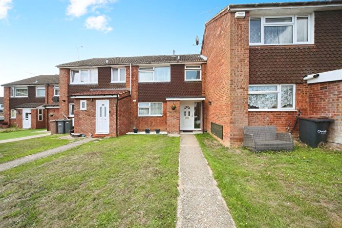 3 Bedroom Terraced House For Sale In Saltdean Close, Luton, LU2