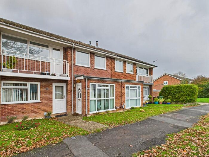 2 Bedroom Flat For Sale In Borodin Close, Basingstoke, RG22