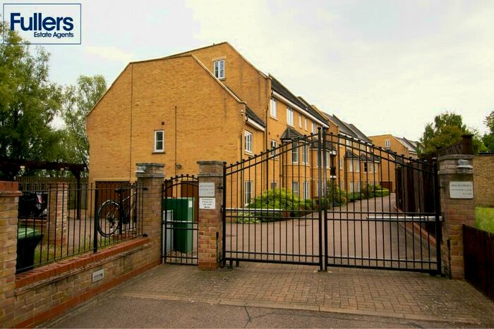 1 Bedroom Flat To Rent In New River Crescent, London, N13