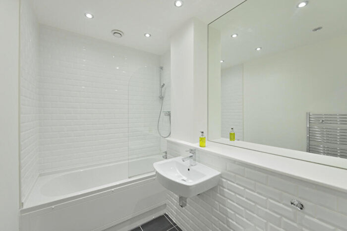 2 Bedroom Flat For Sale In Plumbers Row, London, E1