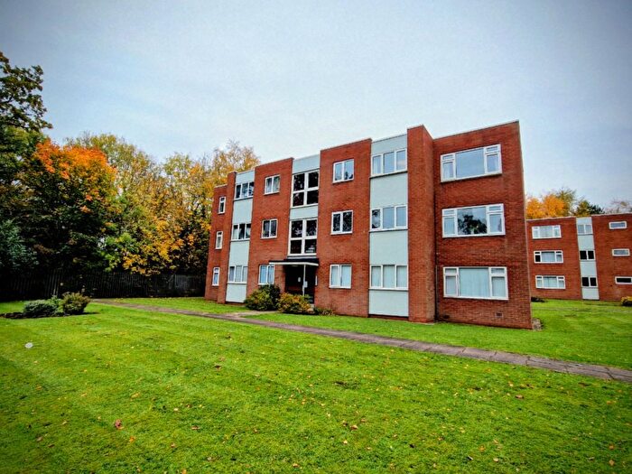 2 Bedroom Flat For Sale In Tanhouse Farm Road, Solihull, West Midlands, B92