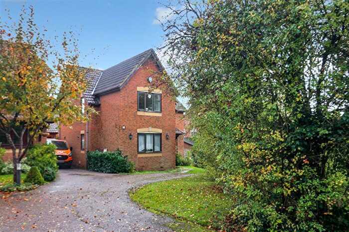 4 Bedroom Detached House For Sale In Rosecomb Place, Shenley Brook End, Milton Keynes, MK5